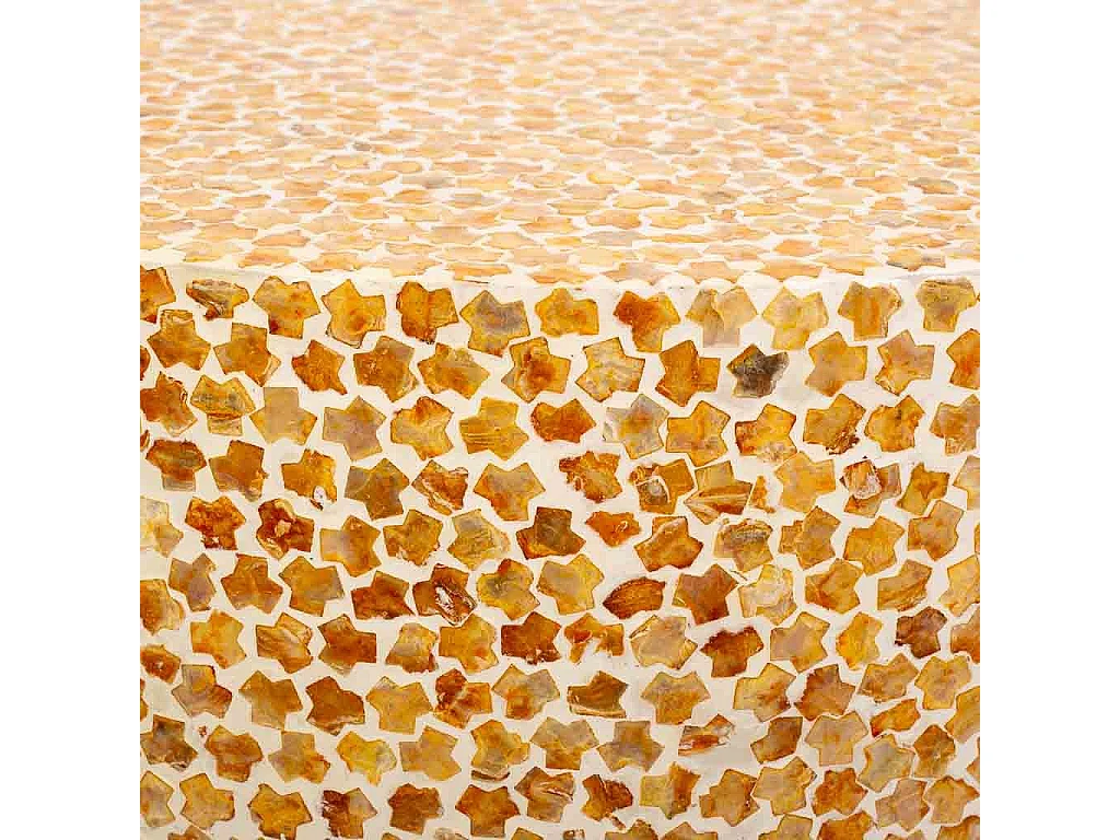 Runder Couchtisch aus Holz mit braunem Capiz-Finish, 65x65x46h cm