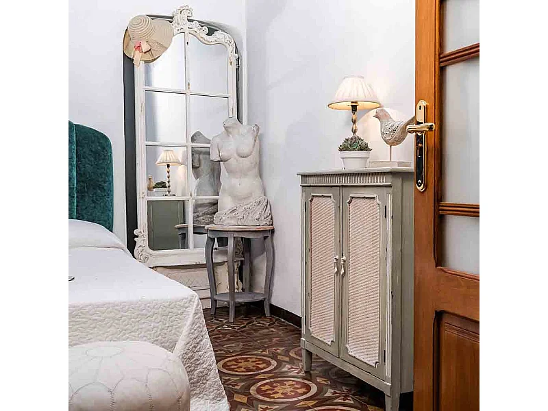 Weißer Holzspiegel 75x7x215h cm