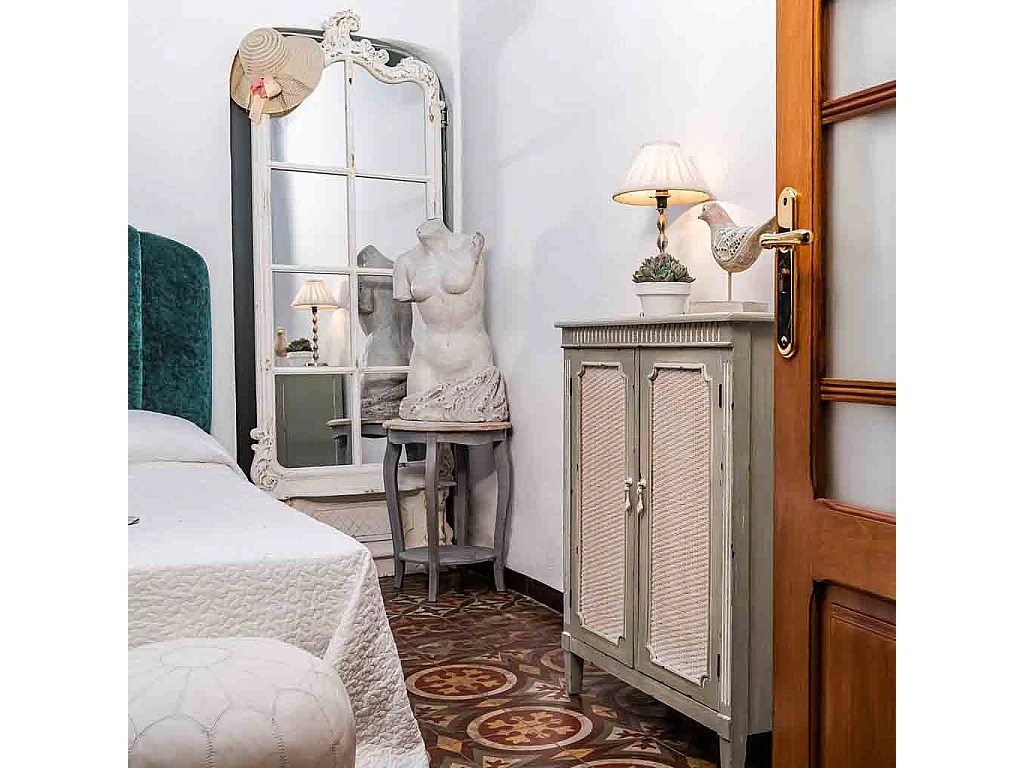 Weißer Holzspiegel 75x7x215h cm