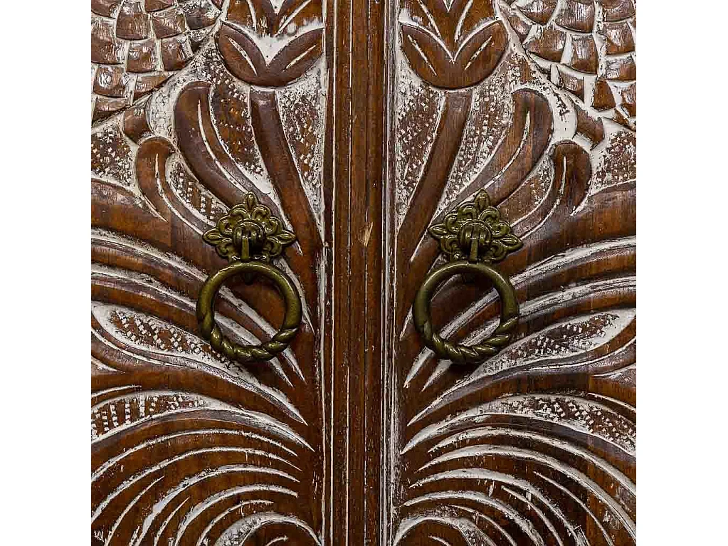 Aparador de madeira com acabamento marrom 180x40x80