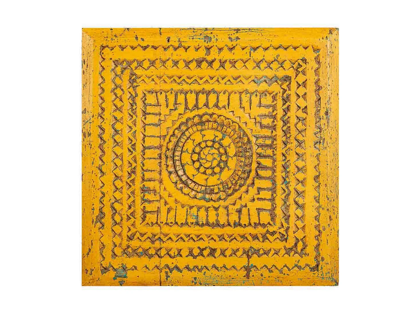 Table basse sculptée en bois jaune 33x33x14h