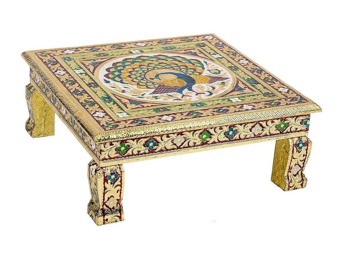 Mesa auxiliar de metal repujado dorada 38x38x14
