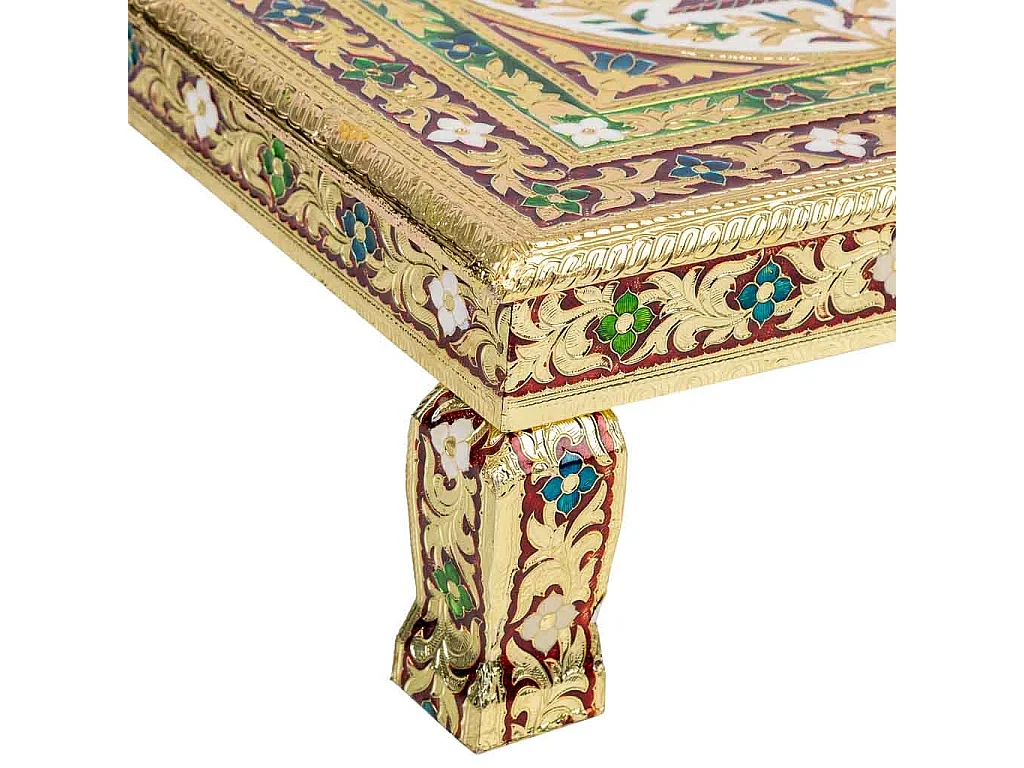 Mesa auxiliar de metal repujado dorada 38x38x14