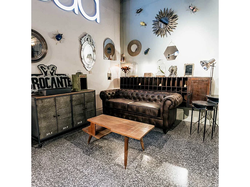 Set mit 2 Tischen aus schwarzem Metall