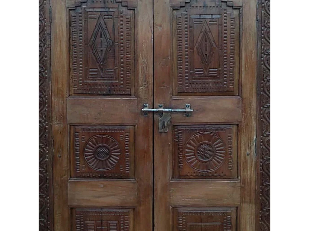 Armário de madeira marrom 124x41x212hcm