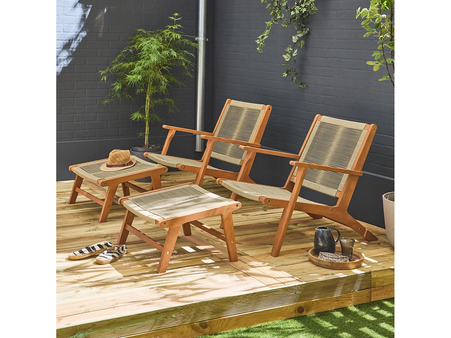 Set 2 poltrone da giardino e poggiapiedi in legno e corda Talpa - 66.5x81x71 cm