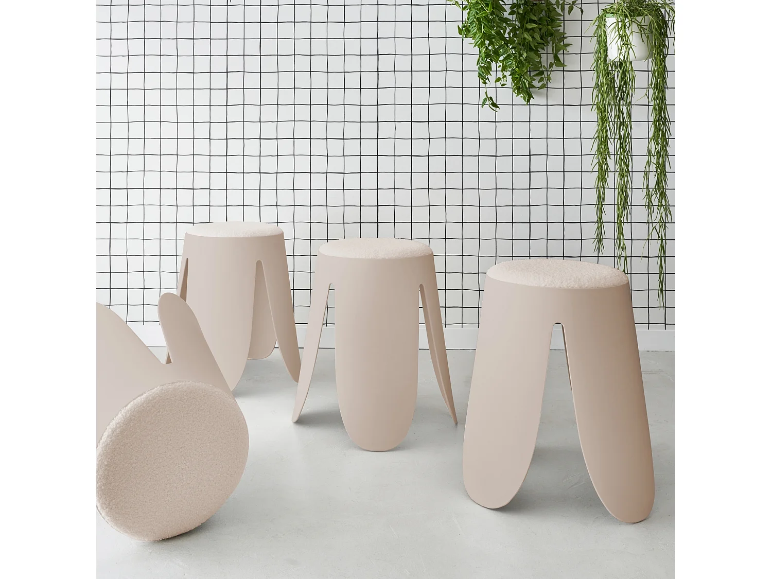 Taburetes apilable de borreguito texturizado, set de 4 beige