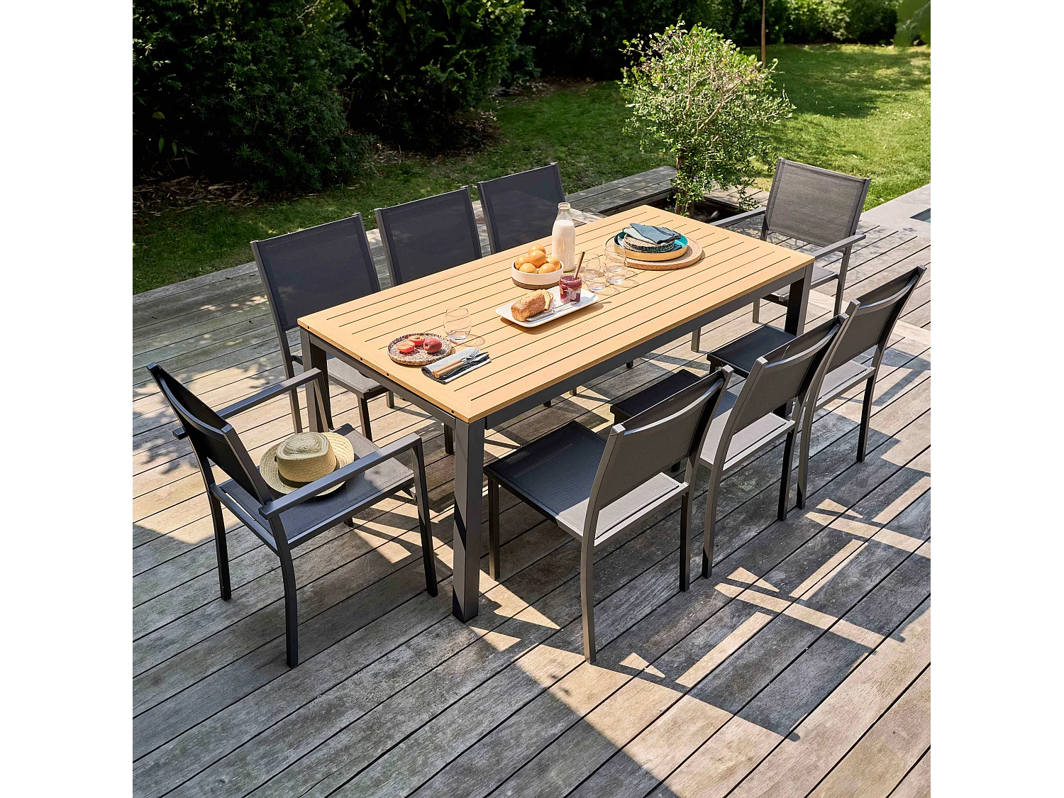 Ensemble table de jardin 180/240 cm eucalyptus avec 10 chaises