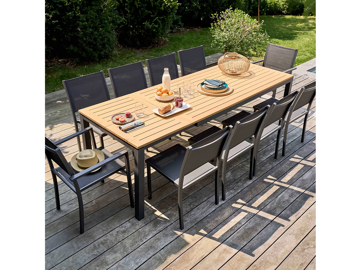 Ensemble table de jardin 180/240 cm eucalyptus avec 10 chaises