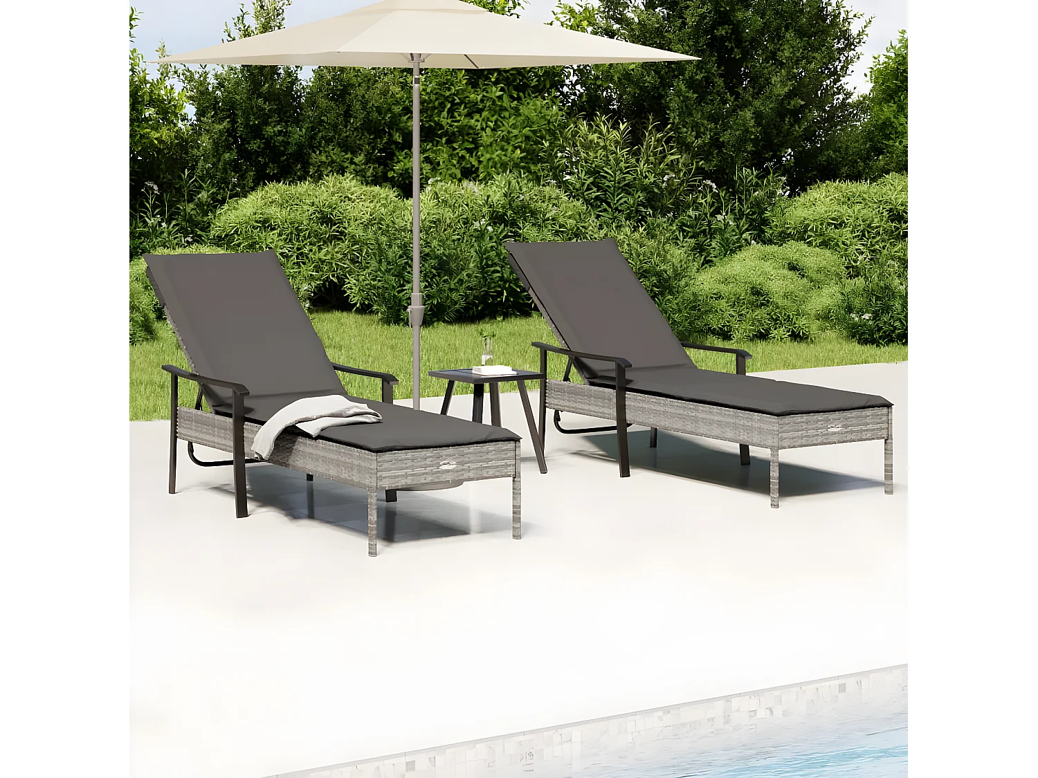 Chaises longues 2 pièces avec table et coussins gris résine tressée