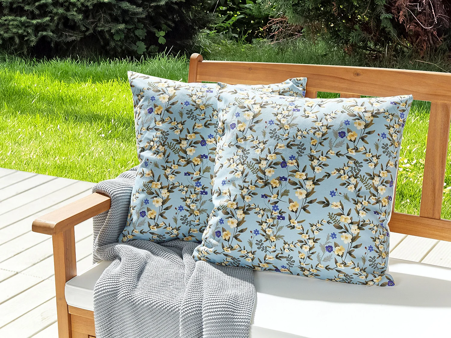 Gartenkissen 2er Set VALLORIA 45 x 45 cm Blau Blumenmuster