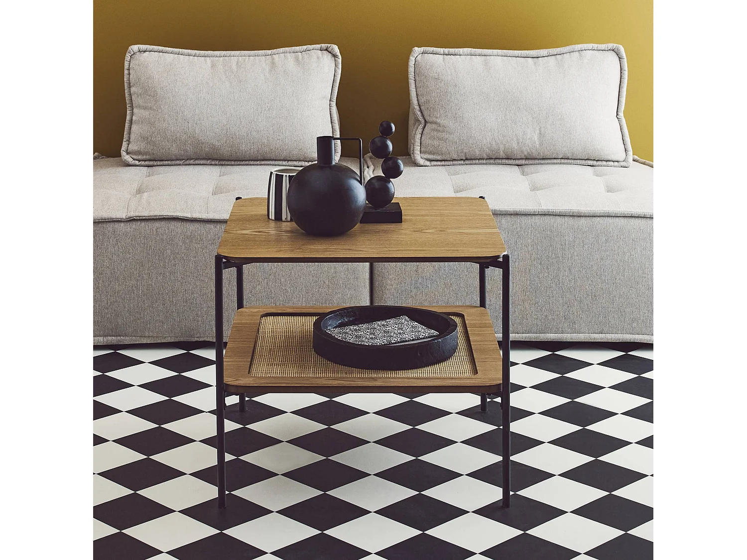 Mesa de centro cuadrada con tablero doble efecto madera y caña natural