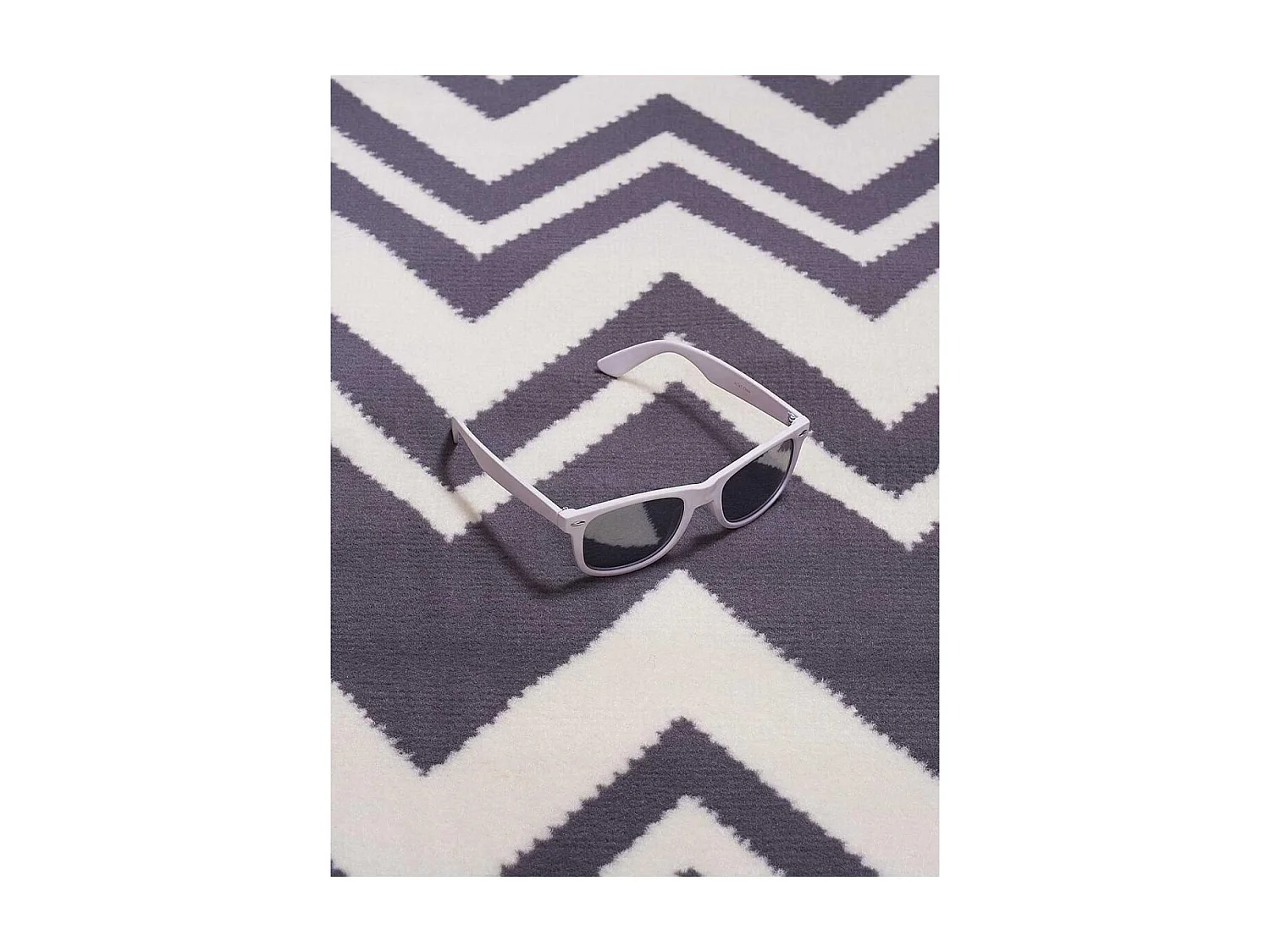 tapis chambre 60x110 tissé gris rectangle motif géométrique LYN1 VAGUES