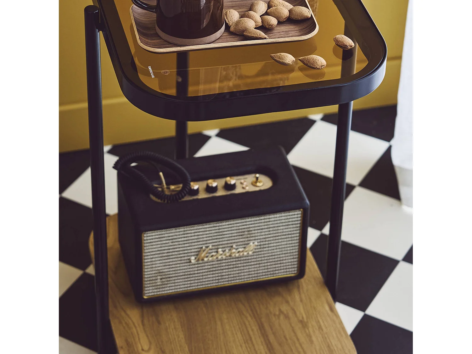 Mesa auxiliar vintage de metal negro con 2 tableros natural