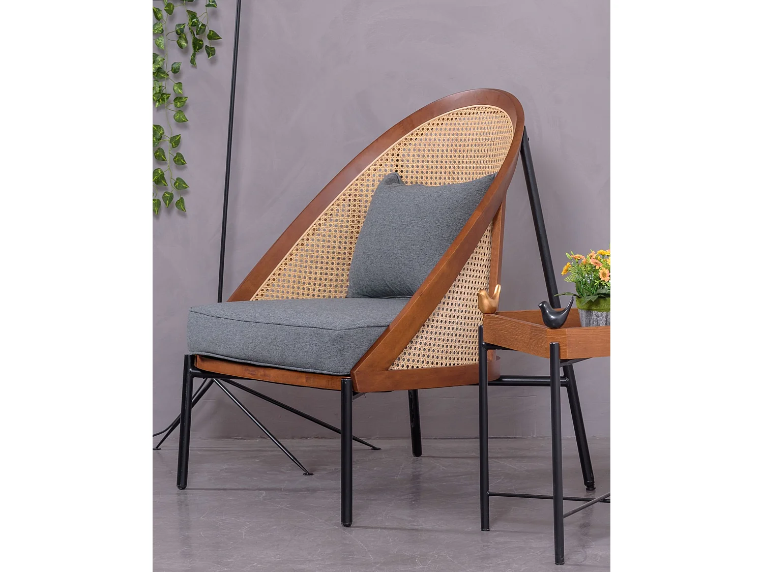 Vintage retro fauteuil van walnoothout en natuurlijk rotan - Robín - Okkernoot