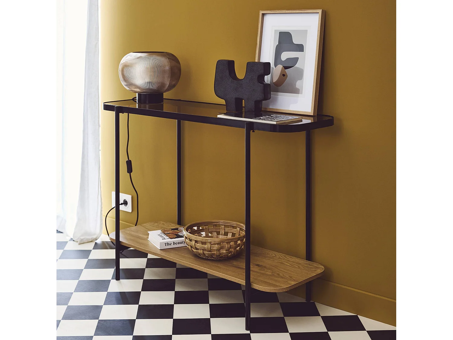 Consolle vintage in metallo nero con piano in vetro e decori in legno,