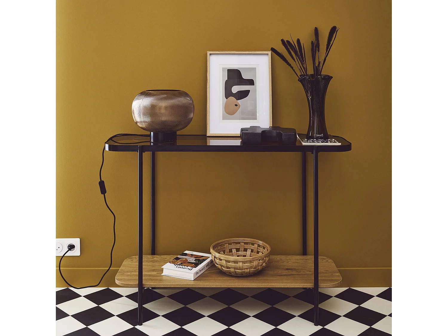 Consolle vintage in metallo nero con piano in vetro e decori in legno,