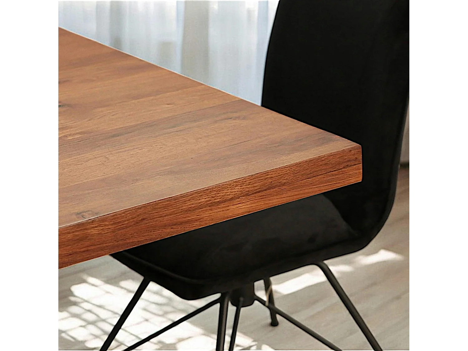 Table à manger carrée chêne métal pied croisé 130 cm OKA