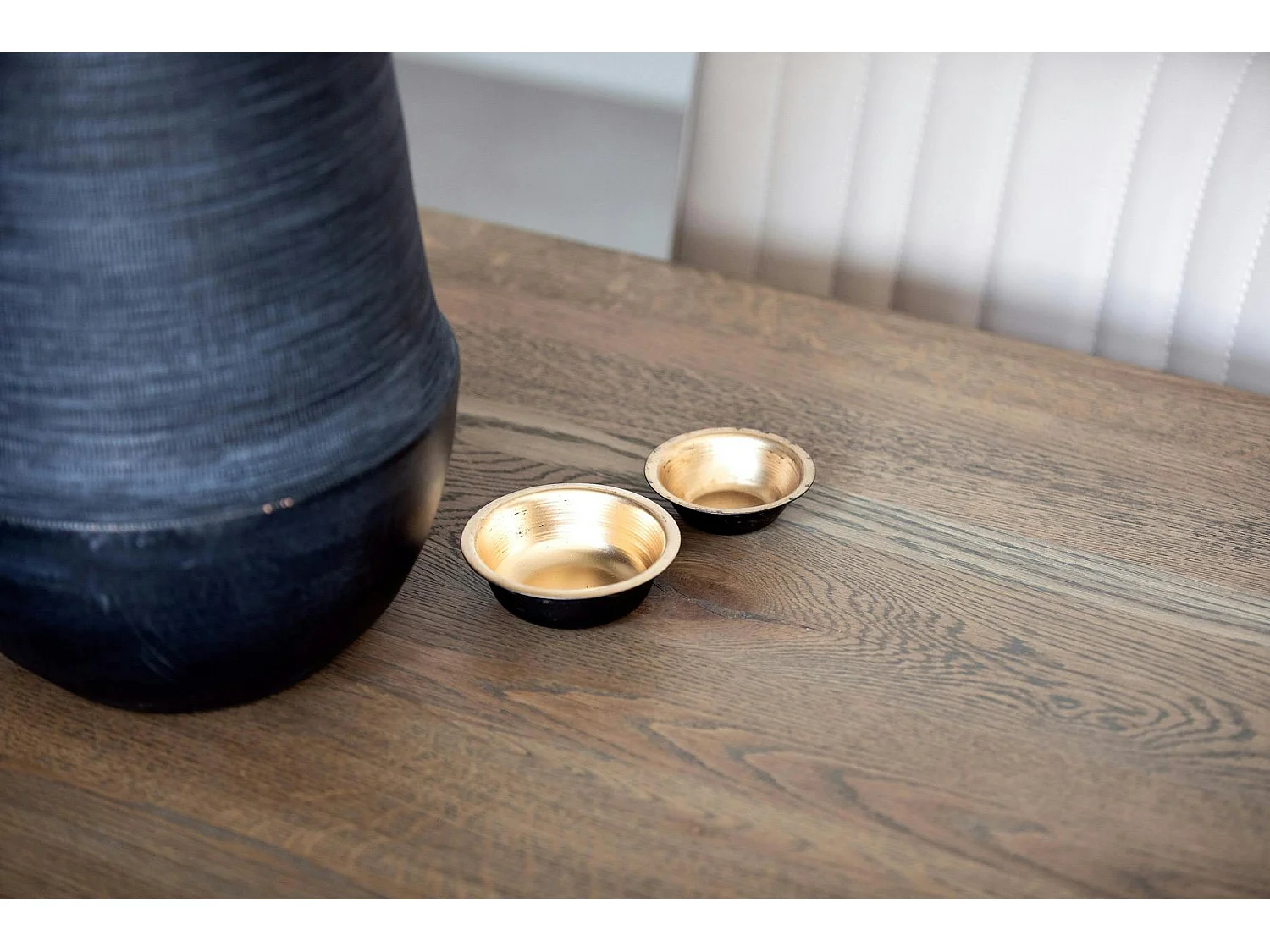 Table à manger moderne piètement oblique chêne massif 200 cm HUDSON