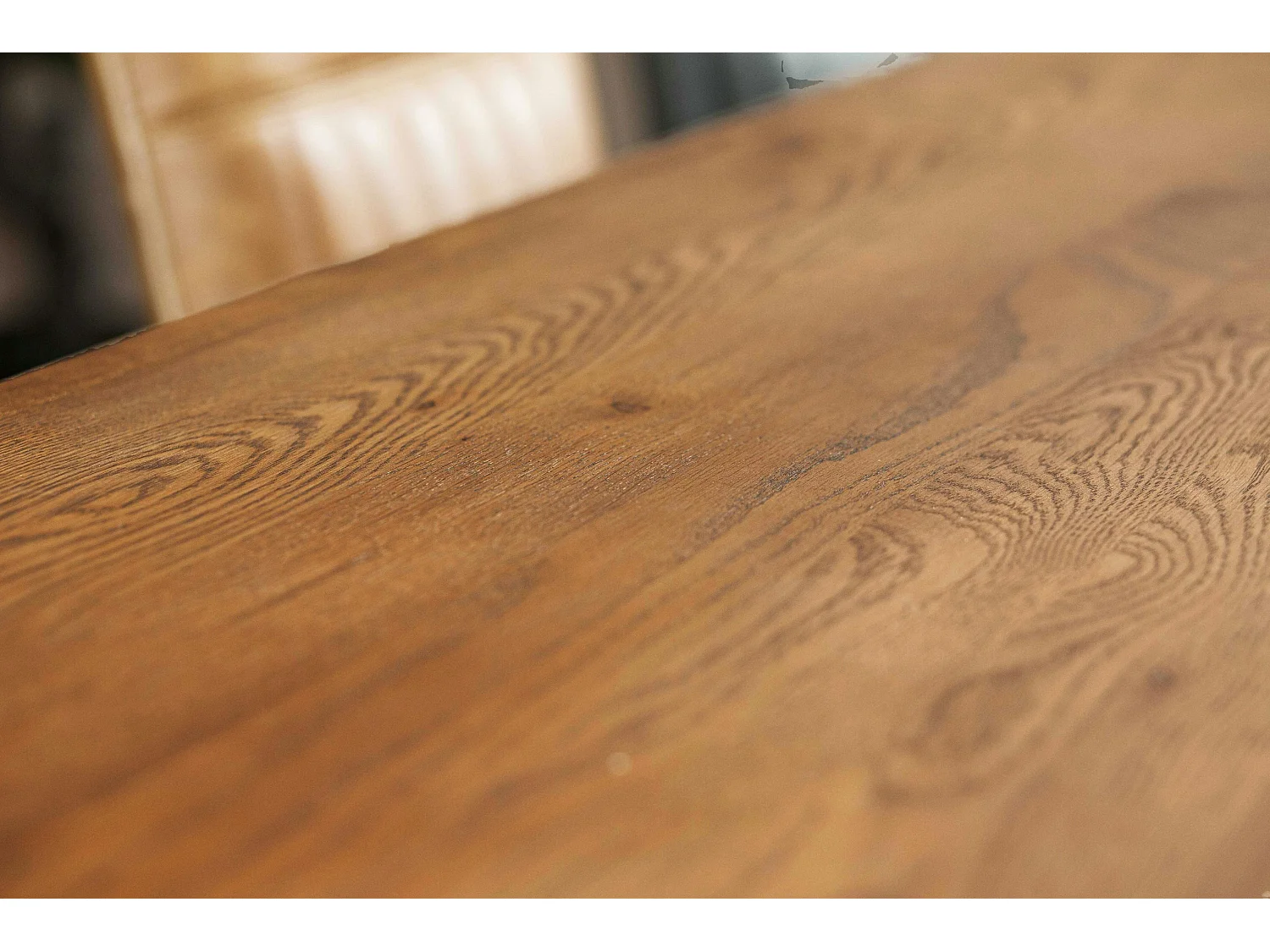 Table à manger moderne piètement oblique chêne massif 240 cm OKA