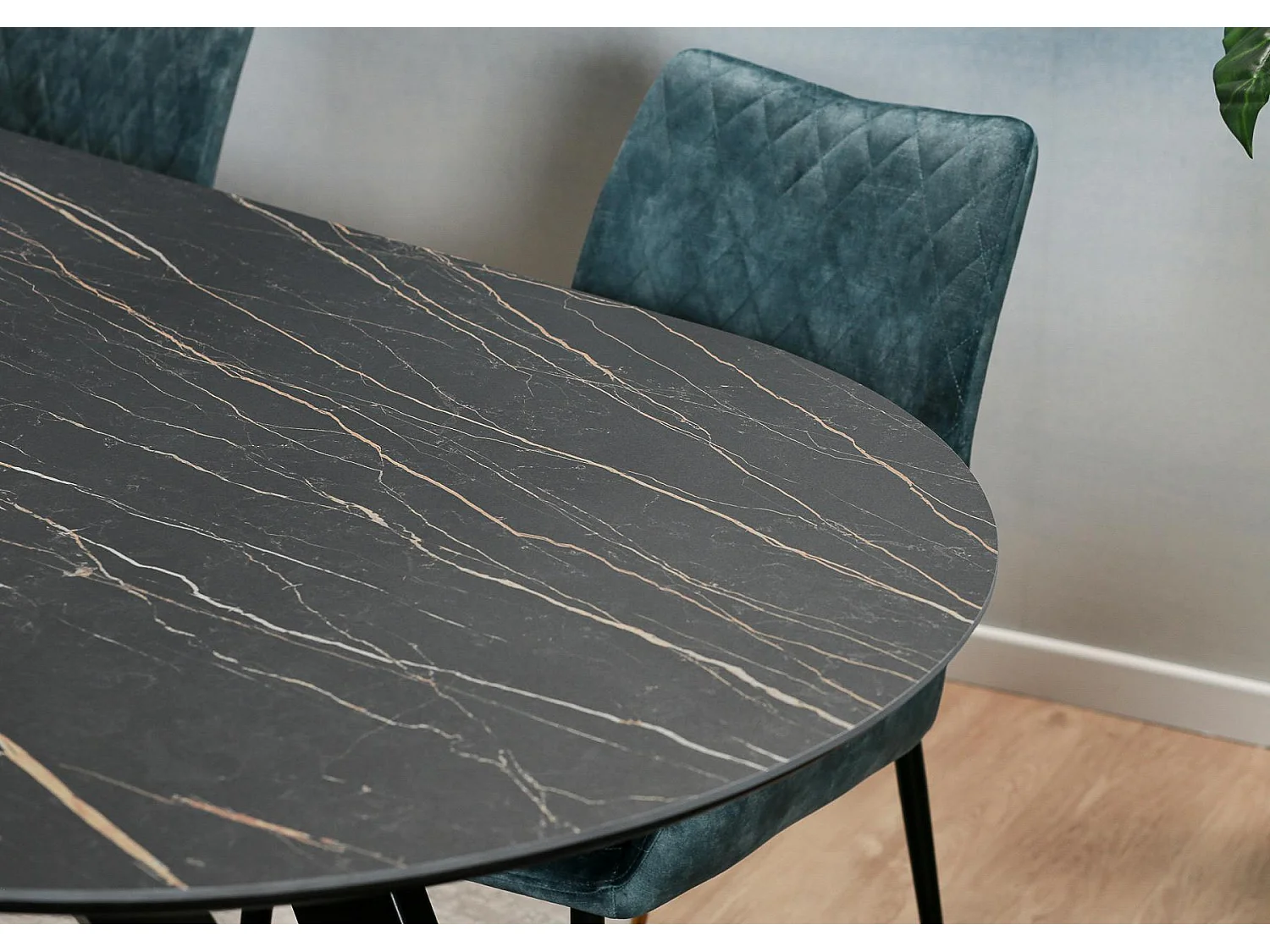 Table à manger en céramique noire mate 200 cm BERGAME