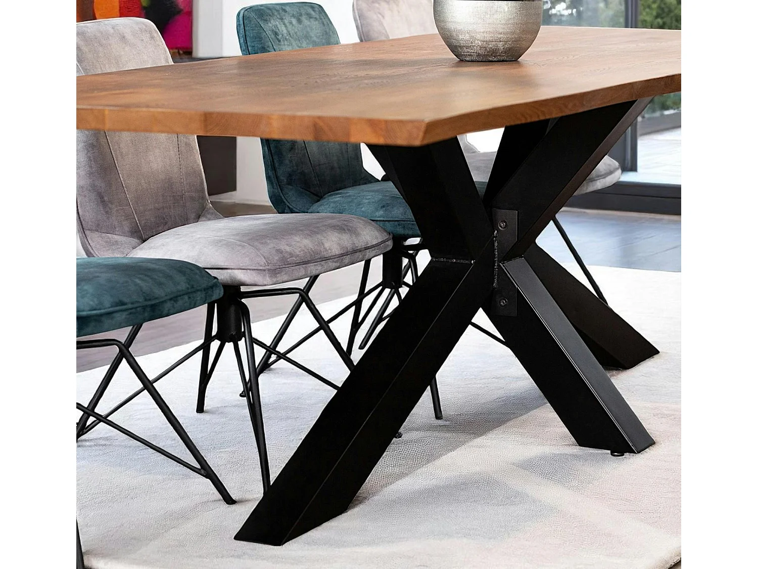 Table à manger en bois de chêne bordures naturelles 240 cm OKA