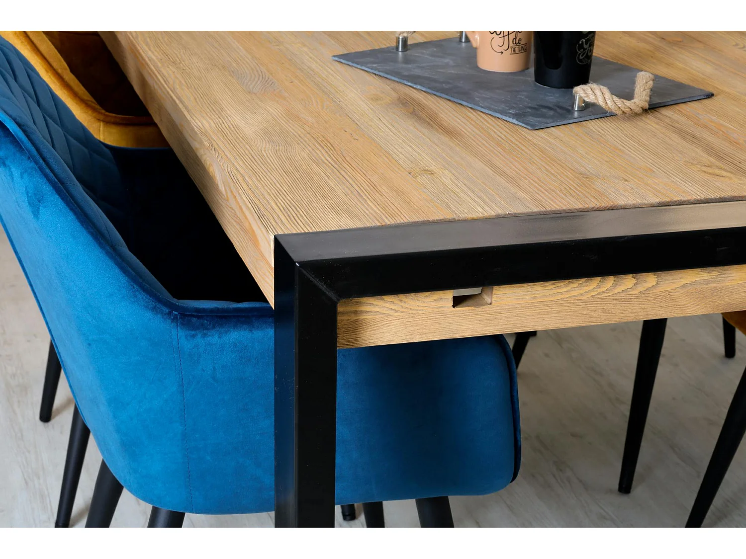 Table à manger rectangulaire bois de pin massif 200 LOUNDGE