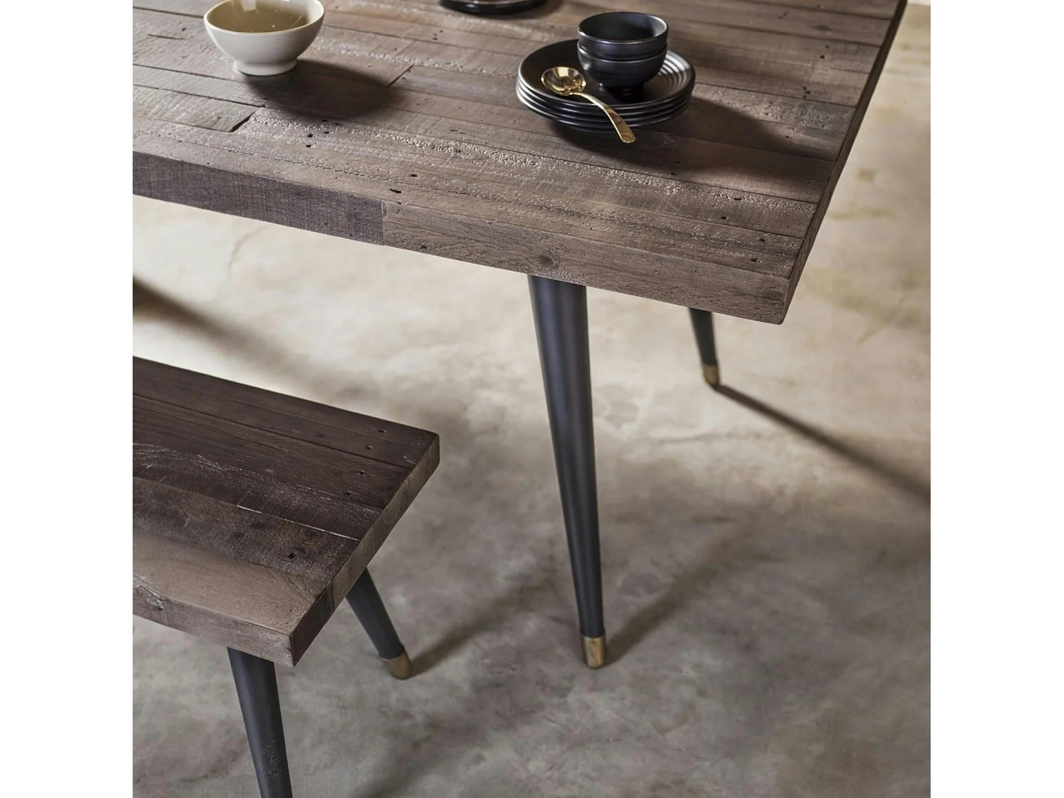 Table à manger extensible bois recyclé piètement effet laiton vieilli 140-180 cm ADÉLAÏDE