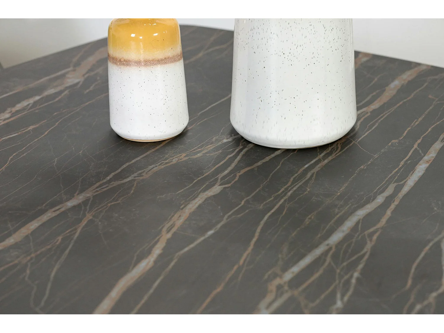 Table extensible en céramique noire marbrée oblongue 180-280 cm LOMBARDIE