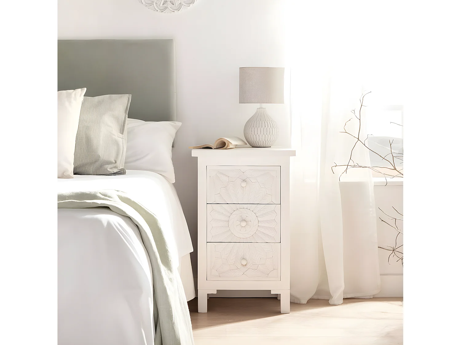 Mesita de noche 3 cajones de Madera Blanco decapado 70 x 45- Indra