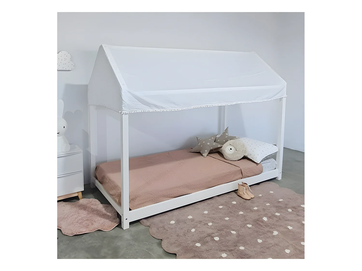 Techo en plumeti con pompones 53.5x200x98.5cm
