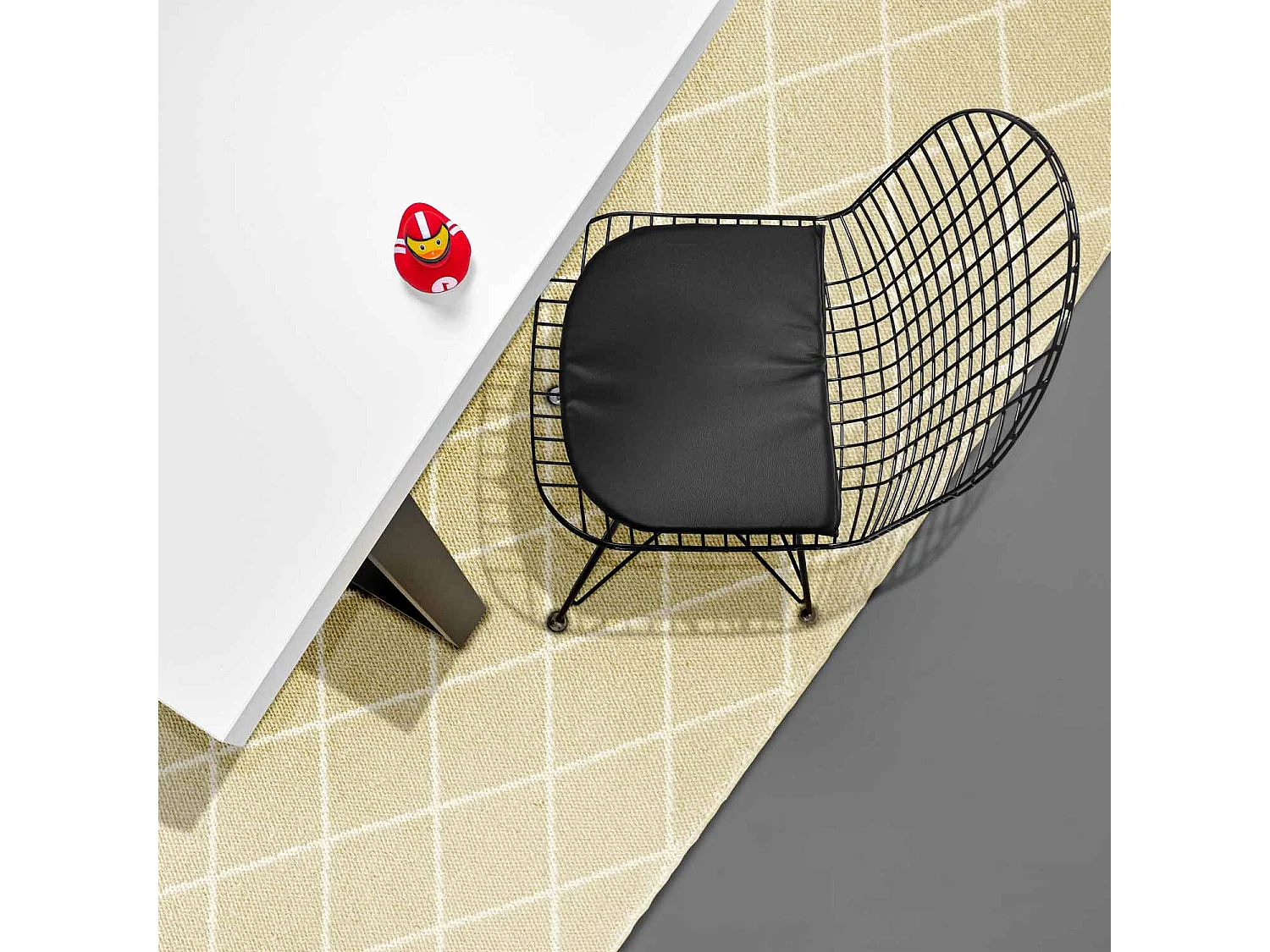 Tavolo legno e metallo 220x100cm, piedi trapezoidali ripiano bianco