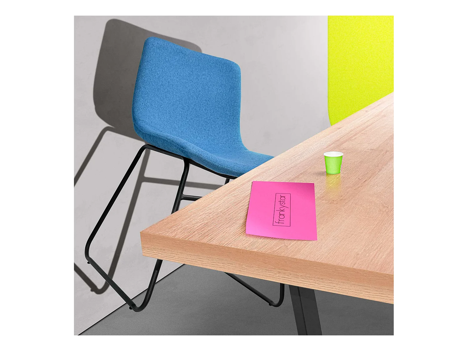 Tavolo legno e metallo 220x100cm, piedi trapezoidali ripiano bianco