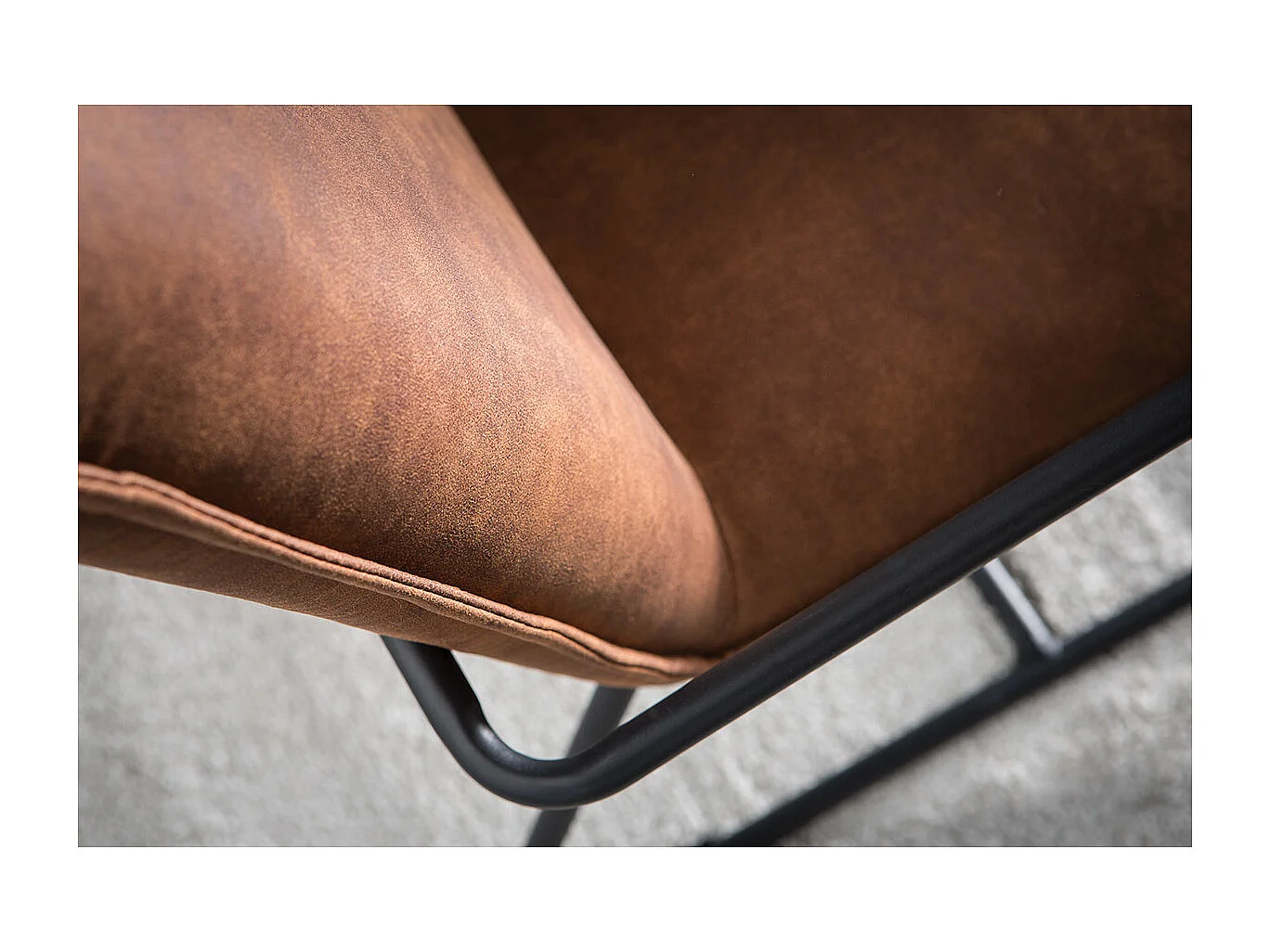 Fauteuil vintage marron et métal noir MERCY