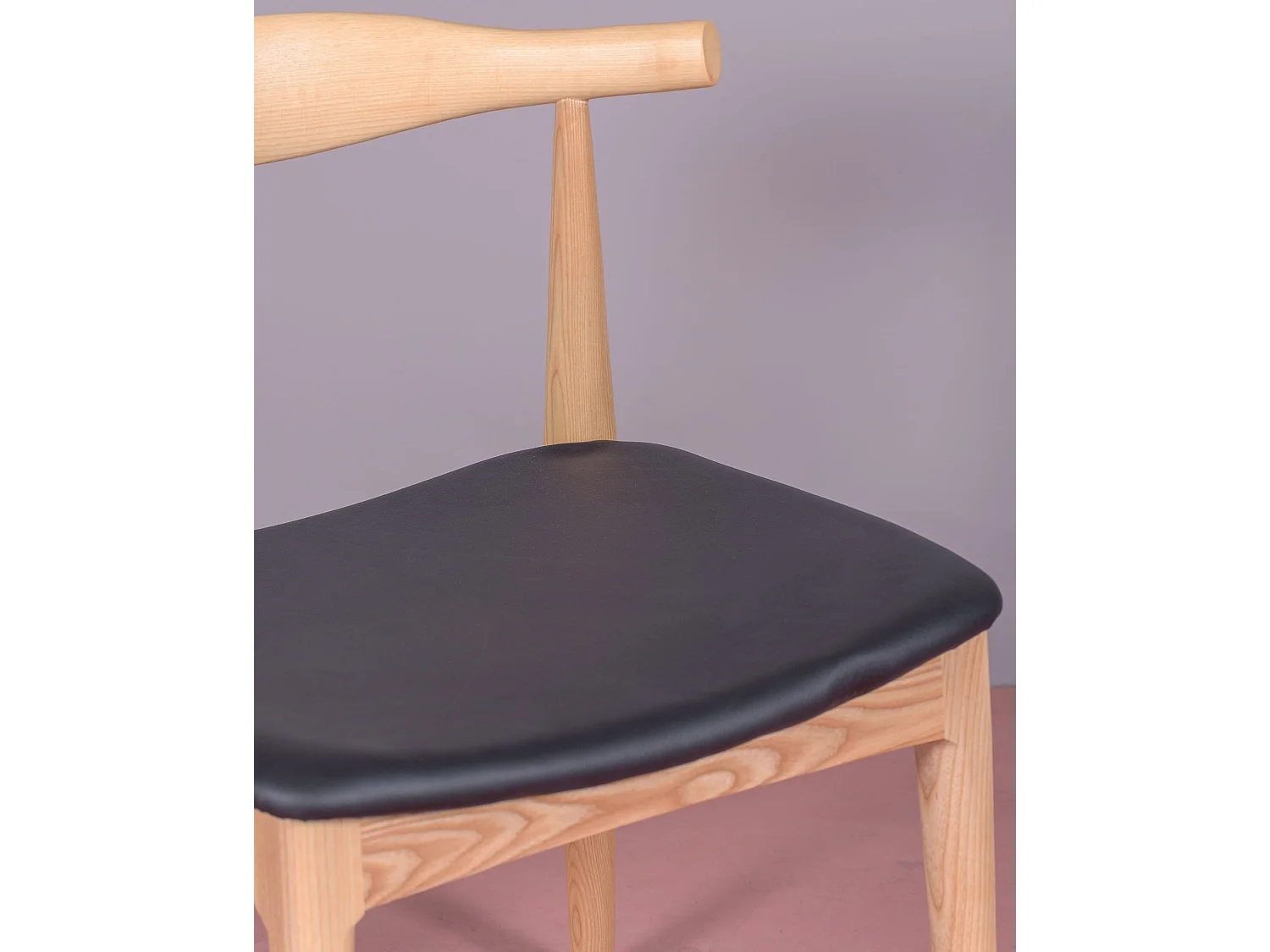 Eetkamerstoel in essenhout en kunstlederen kussen - Elbow Chair - Natuurlijke as