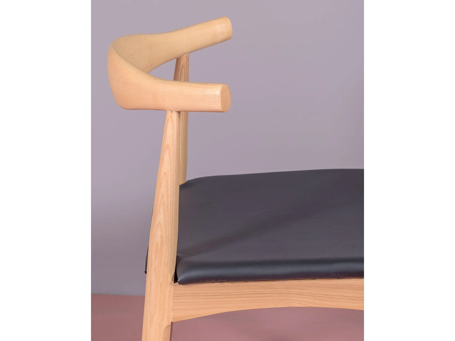 Chaise de salle à manger en frêne et coussin en simili-cuir - Elbow Chair - Frêne naturel