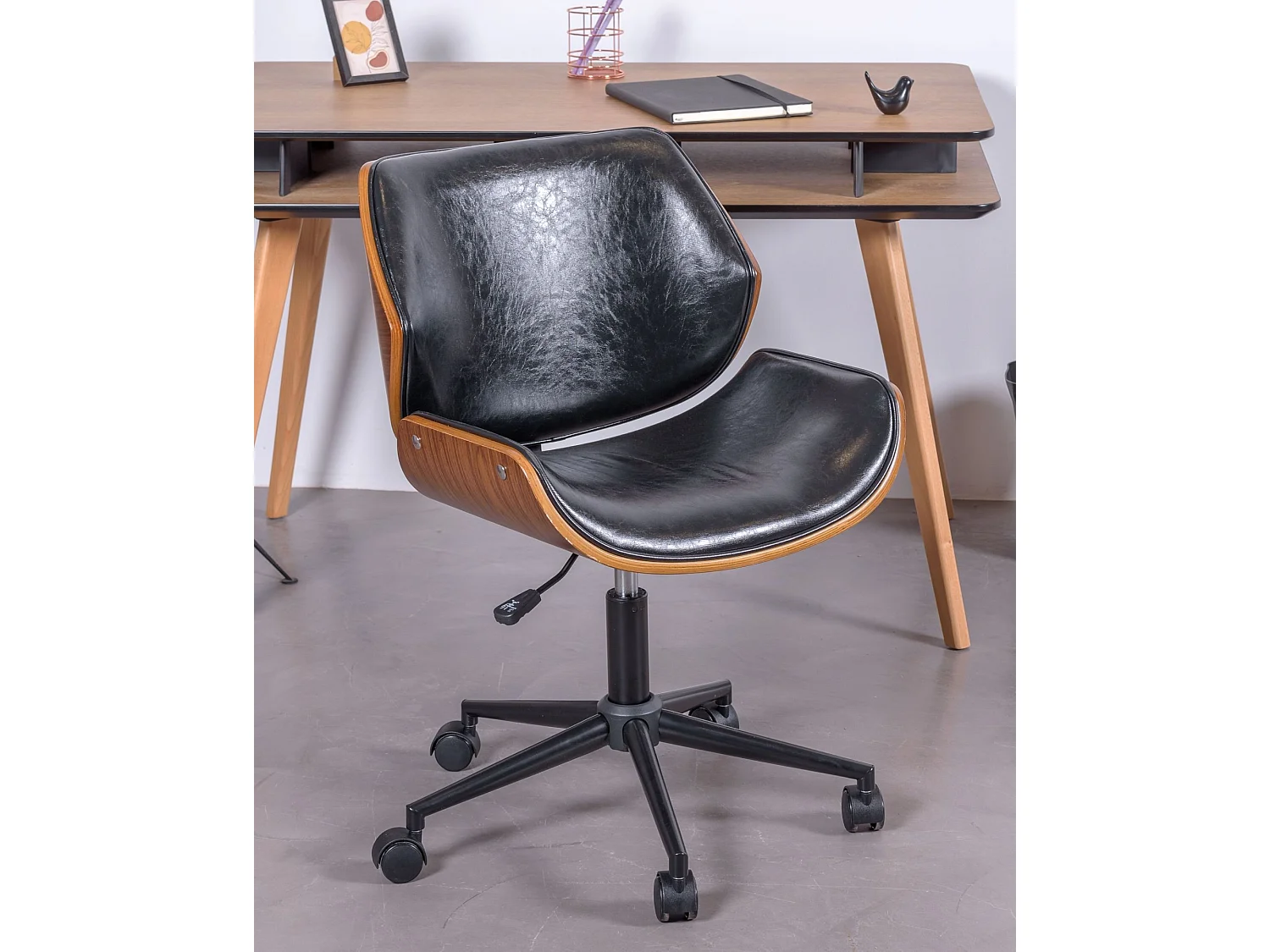 Cadeira de escritório retro em madeira de nogueira e couro sintético - Nordic - Preto