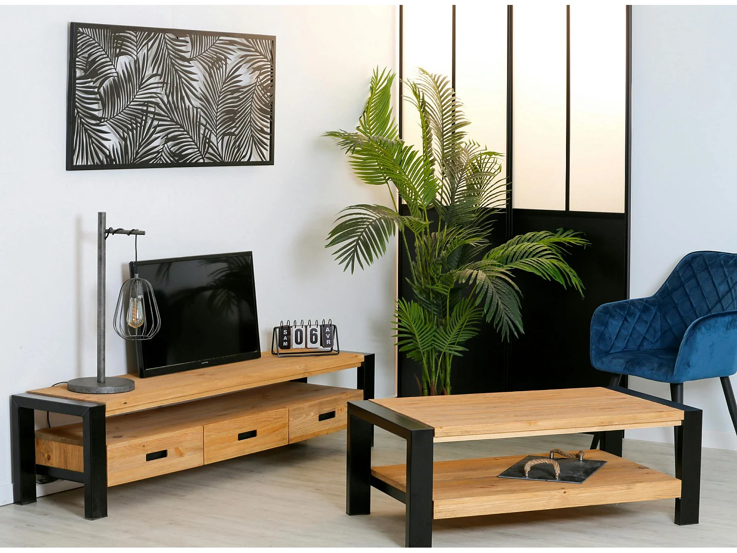 Meuble TV en pin massif 3 tiroirs LOUNDGE