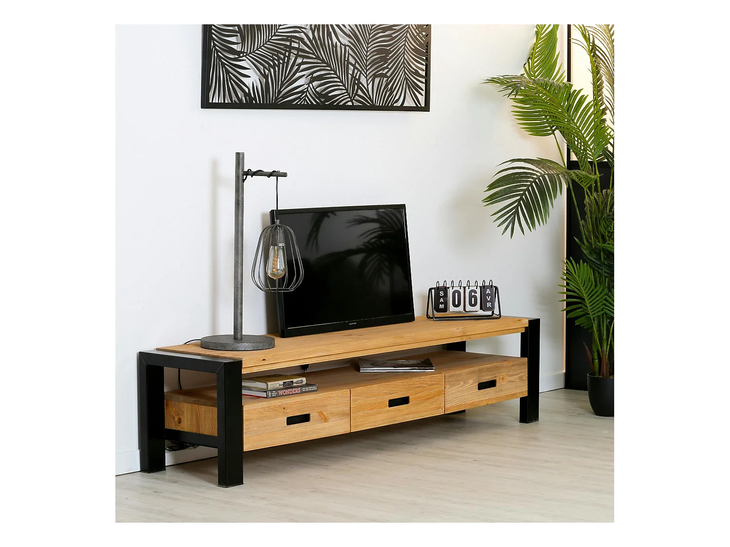 Meuble TV en pin massif 3 tiroirs LOUNDGE