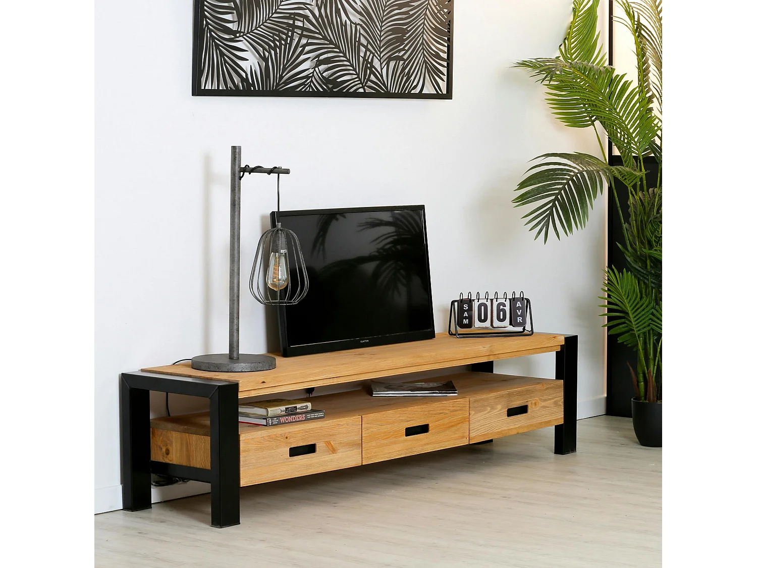 Meuble TV en pin massif 3 tiroirs LOUNDGE