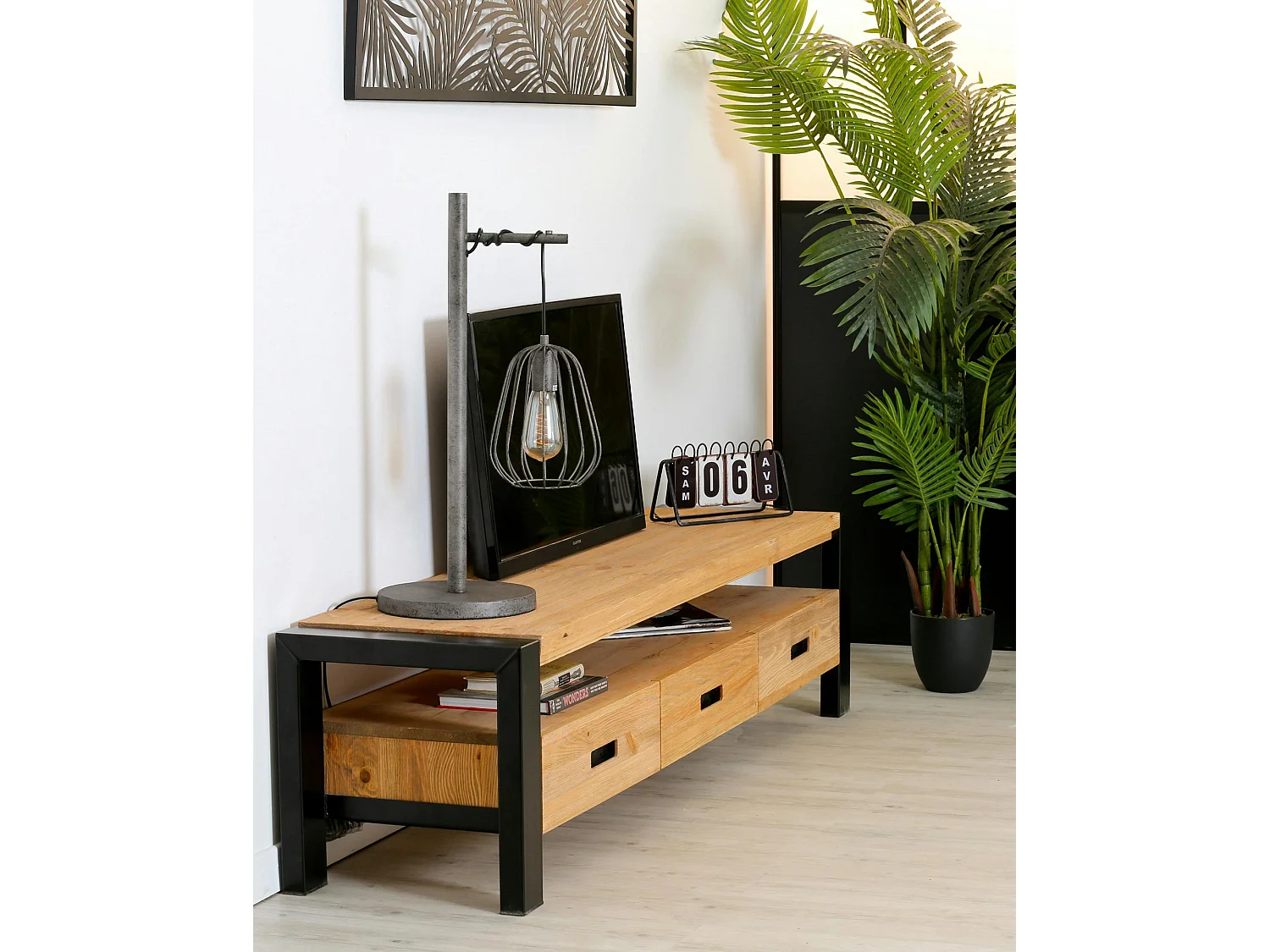 Meuble TV en pin massif 3 tiroirs LOUNDGE