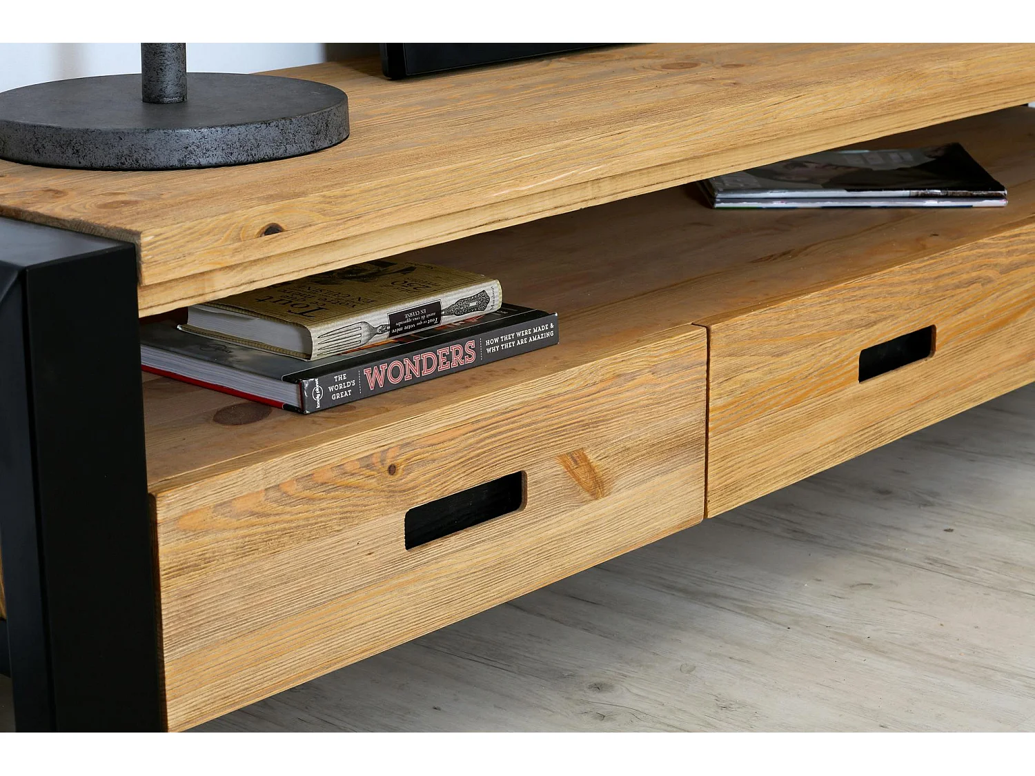 Meuble TV en pin massif 3 tiroirs LOUNDGE