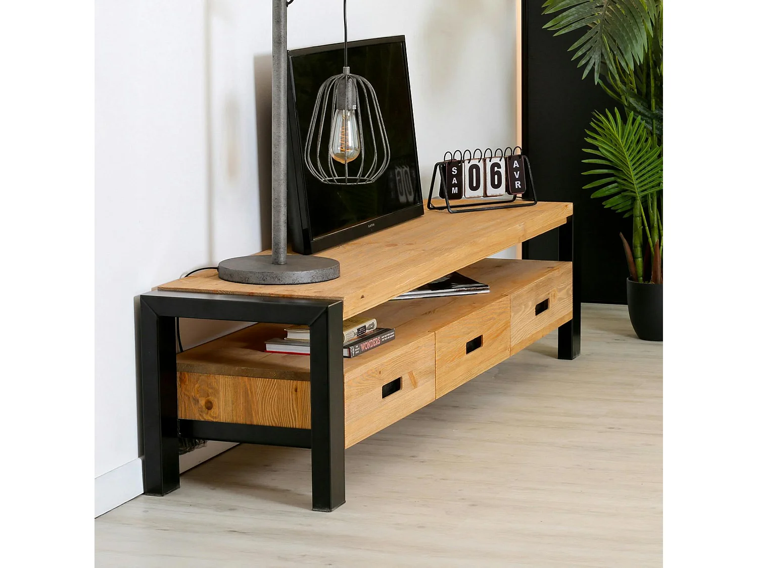 Meuble TV en pin massif 3 tiroirs LOUNDGE