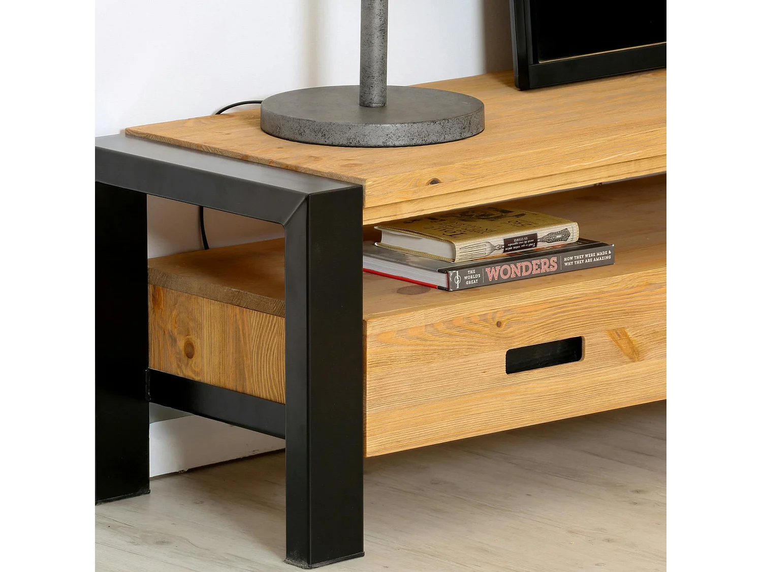 Meuble TV en pin massif 3 tiroirs LOUNDGE