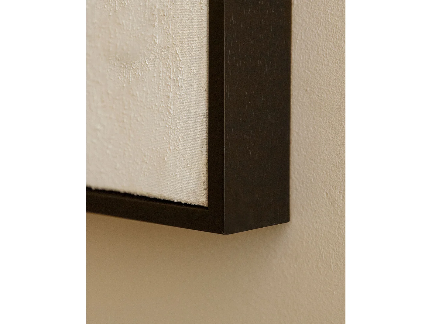 Cuadro decorativo sobre lienzo de algodón con marco de madera negro pintado artesanalmente con pintura al oleo de 80x100cm - JAN - DECOWOOD