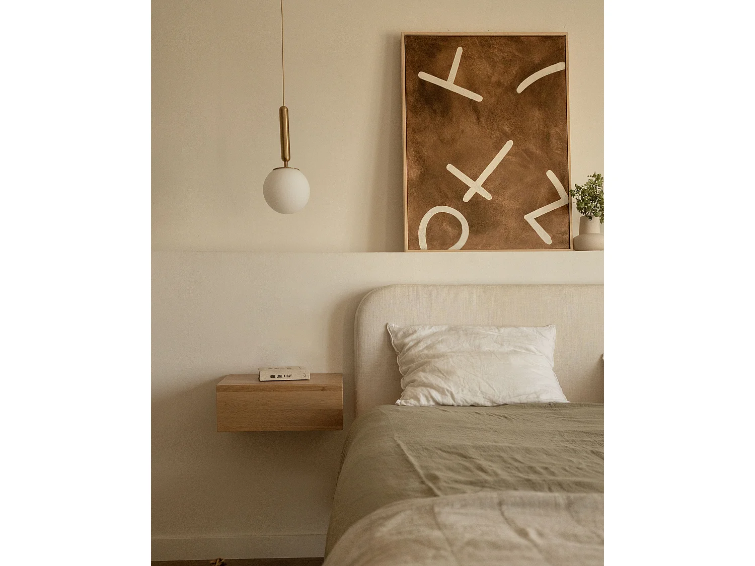 Cuadro decorativo sobre lienzo de algodón con marco de madera blanco pintado artesanalmente con pintura al oleo de 80x100cm - SILVANA - DECOWOOD