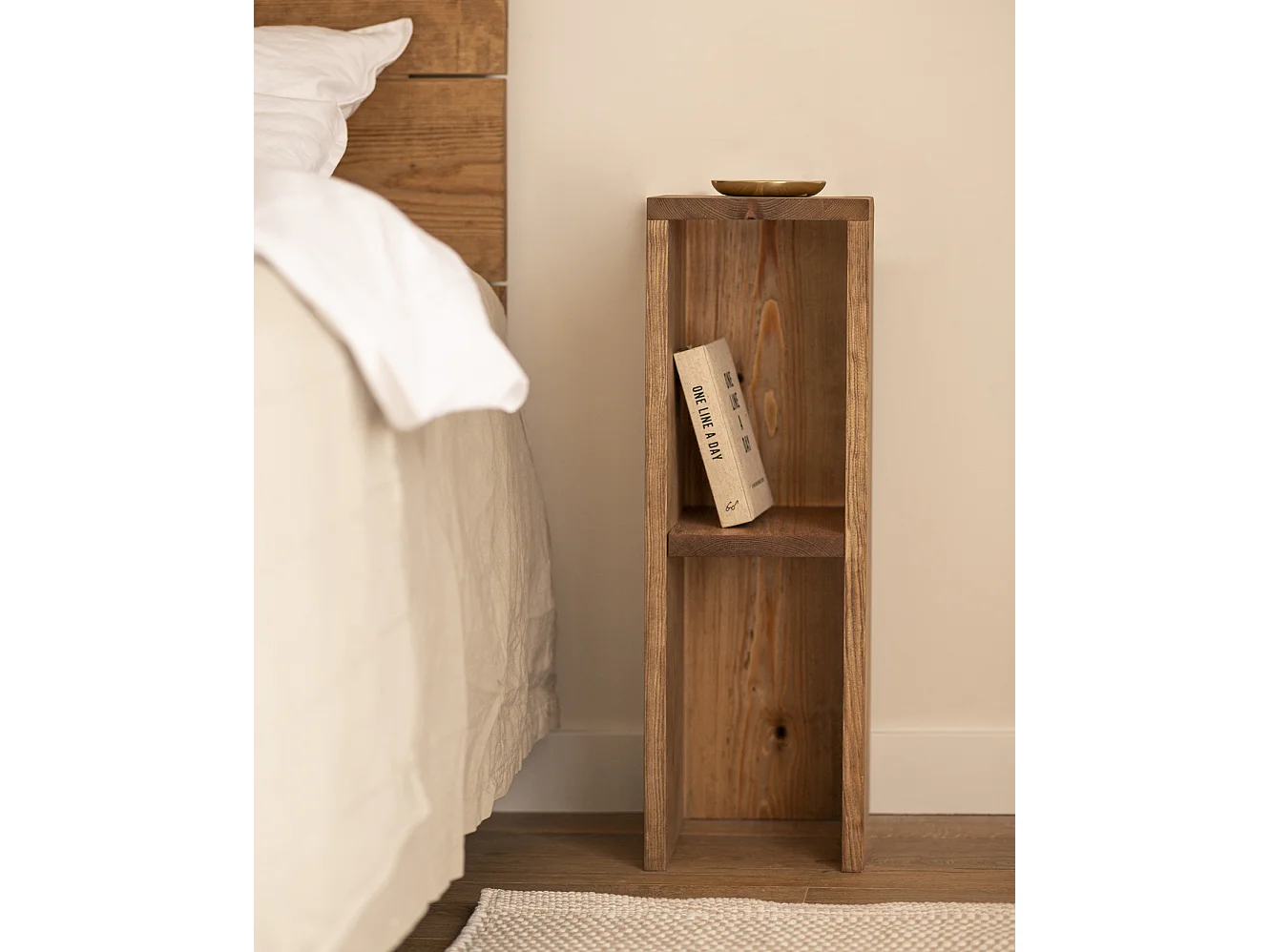 Pack Cabecero de cama y mesitas de madera maciza en tono roble oscuro de 200cm - FLANDES + LINA - DECOWOOD