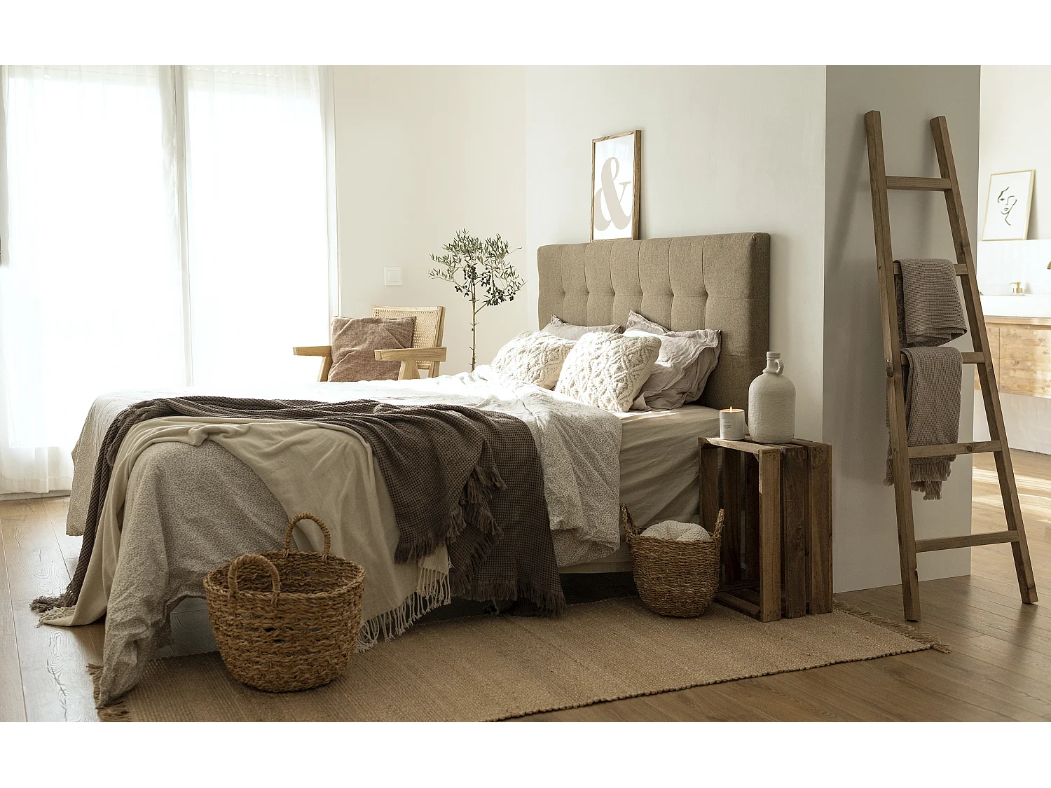 Testiera rivestita in poliestere con pieghe in tono marrone 135x80cm - ALAN - DECOWOOD