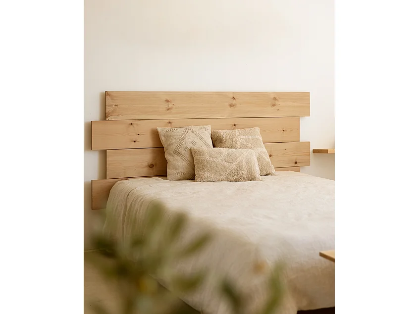 Cabecero de cama de madera maciza asimétrico en tono roble medio de 120x60cm - FLANDES - DECOWOOD