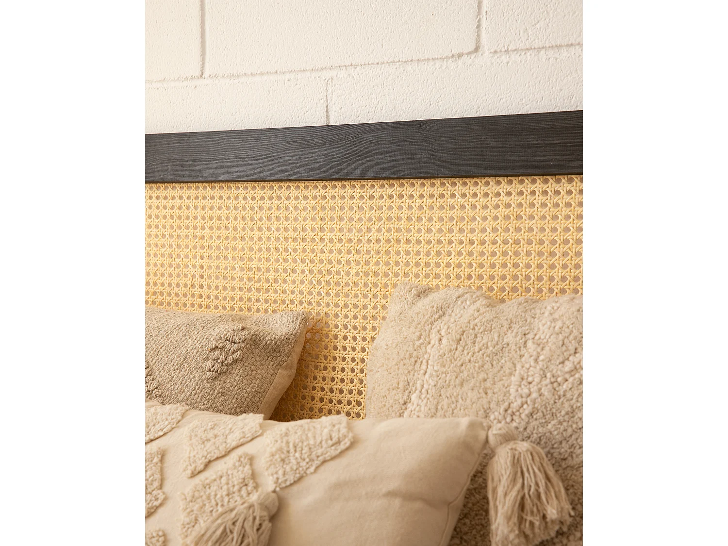 Testiera del letto in legno massello e rafia in tono nero 180x60cm - ELLEN RAFIA - DECOWOOD